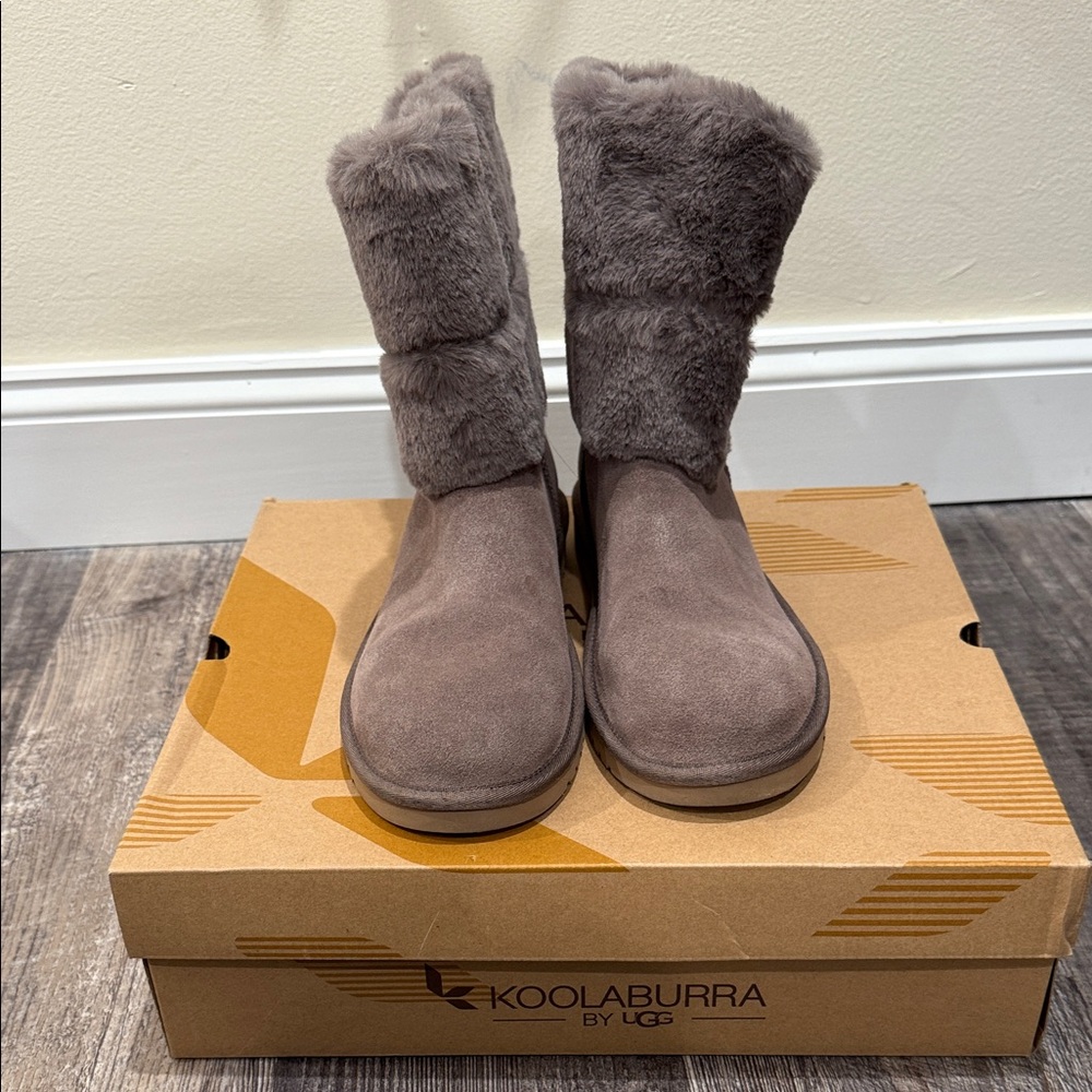 Koolaburra Women's Dezi Short Fur trimmed boots
